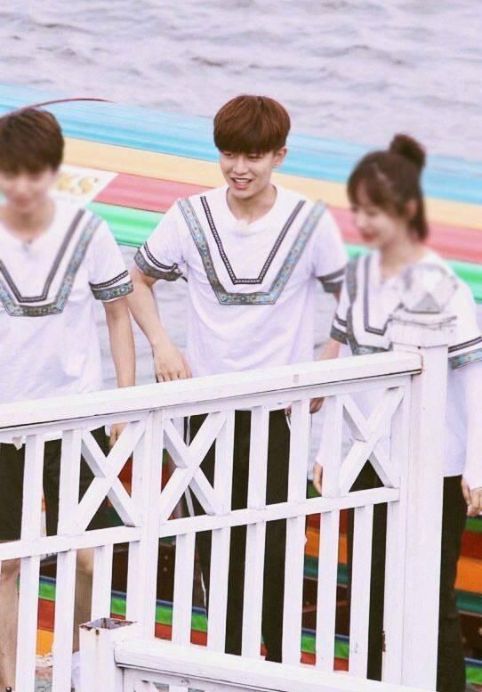 任嘉伦录制《高能少年团》与杨紫同框,变成熊