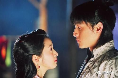 曾有机会超过周杰伦,却因病消失4年,沦落街头