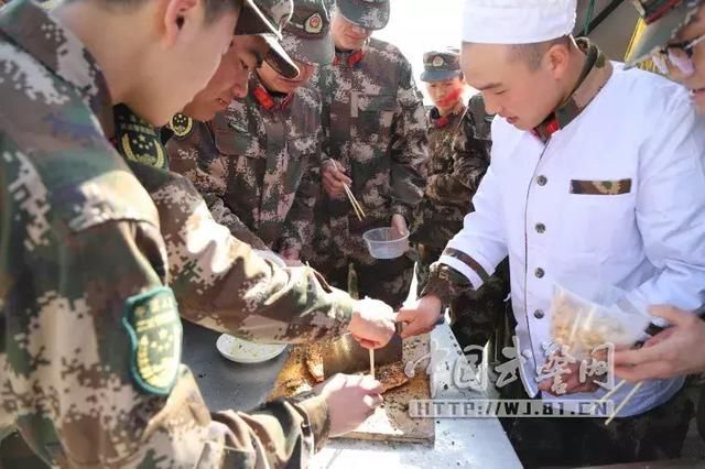 军营“美食一条街”,官兵吃啥都免费 “摊位”口味多好吃