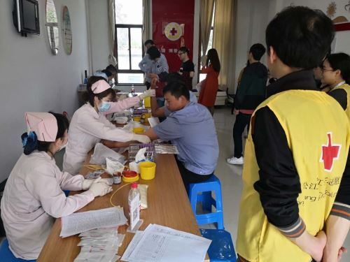 大爱相髓 松江区九亭镇97名志愿者接受造血
