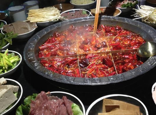 吃火锅一盘牛肉肯定不能吃饱，可吃牛排一份都吃不完，这是为啥