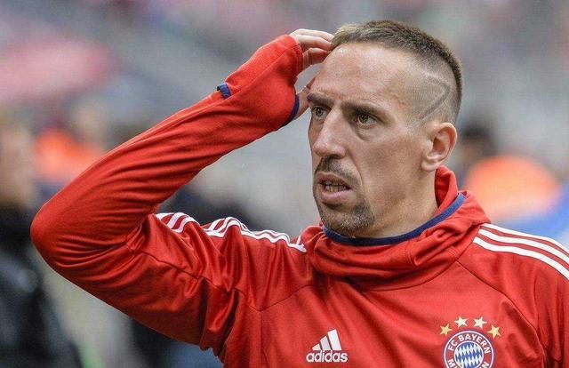 里贝里抱怨吃万元牛排炫富被喷:其他人都没事