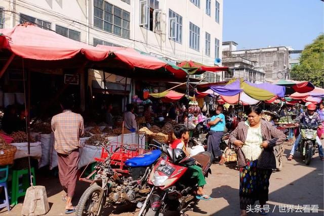 实拍：缅甸版的“上海”，地摊上居然卖着中国人觉得奢华的东西