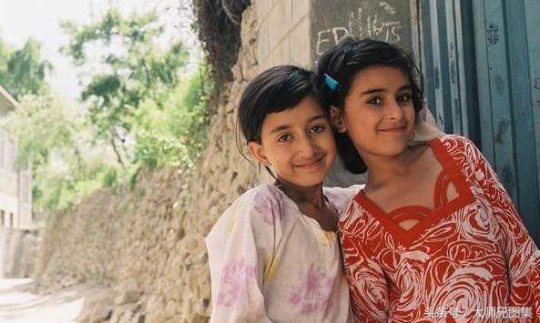 中国人到巴基斯坦旅游,受到热情欢迎,再看看巴