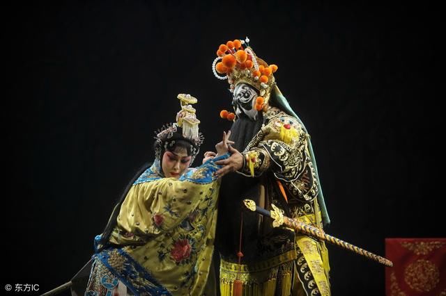 《霸王别姬》段小楼为什么揭发程蝶衣?