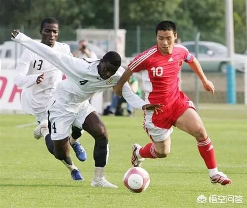 白岩松痛批国足,称进不了世界杯是由于中超钱