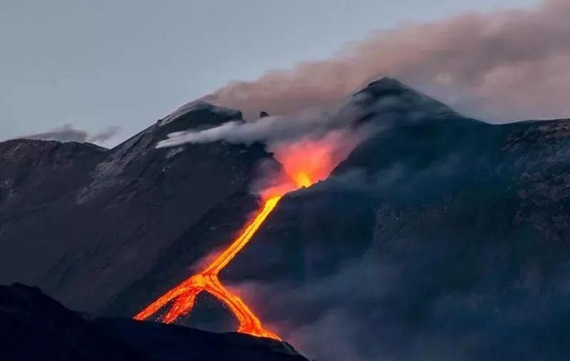 2017年最震撼的火山喷发场面,一起来感受大自然的神奇力量吧!