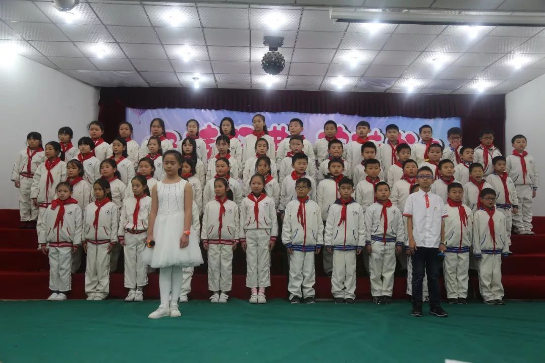 诵读经典 追梦书香--丰都县第一小学校举行经典