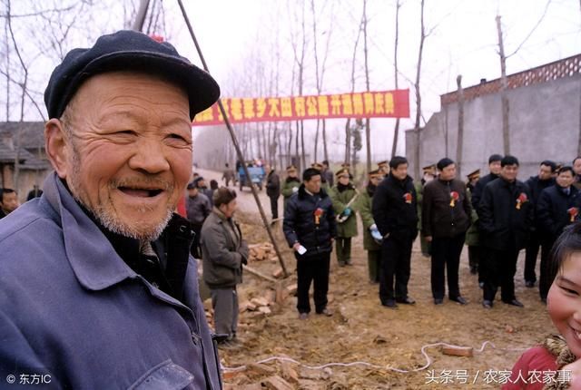 水泥路通到家门口，明明是好事，为什么村民却不满意，村干部又委