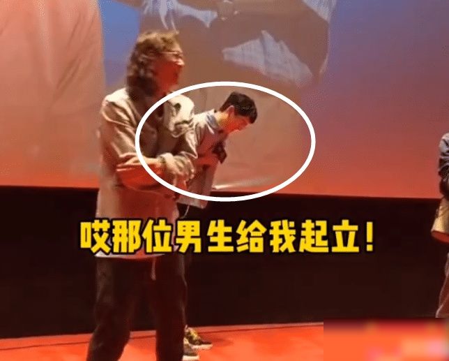 刘昊然现身路演，男粉丝在台下喊老公，刘昊然举动令我笑出声