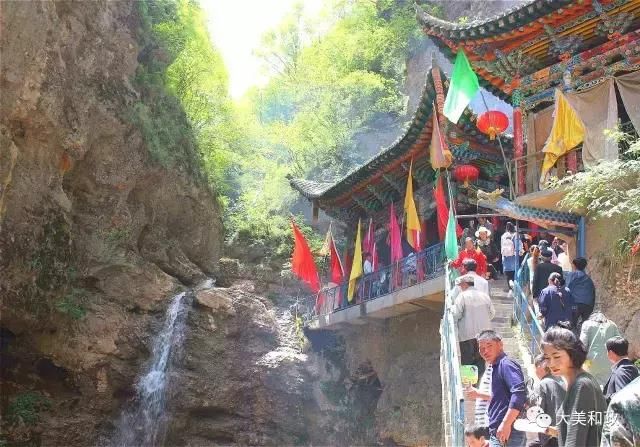 三潭飞瀑绝仙境 比歌赛诗漫花儿和政八景之寺沟