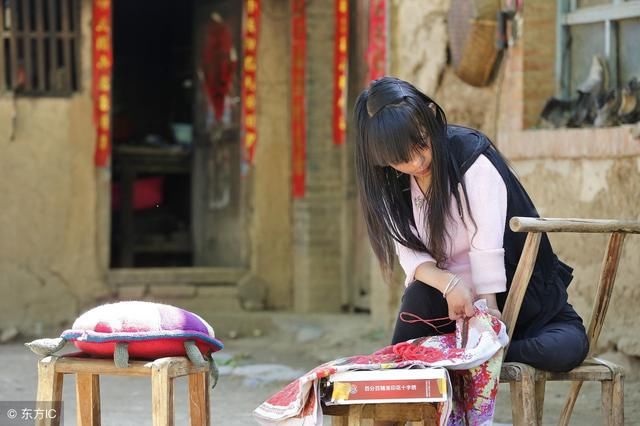 为抱孙子逼着儿子闪婚，新婚夜儿子指了指儿媳，我说不出话来