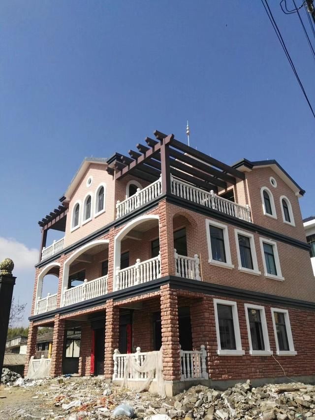 春节期间，农村却大门紧闭，几百万元的豪宅为何无人居住？
