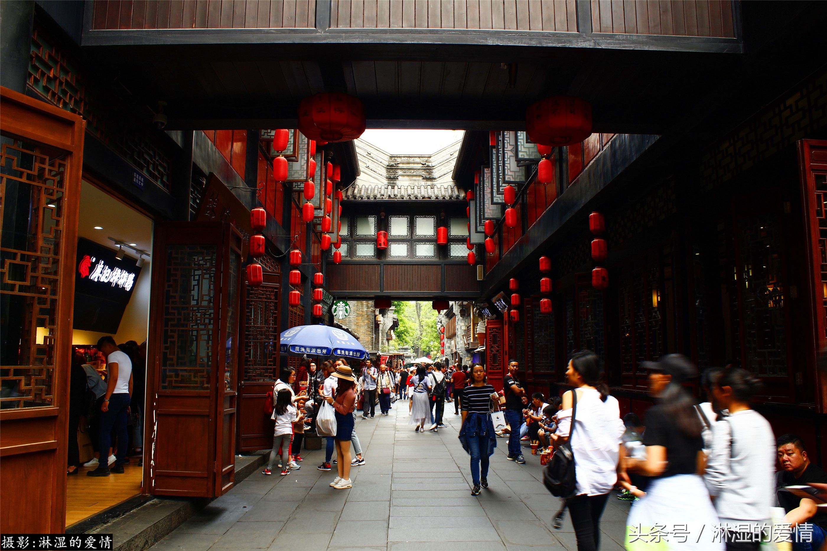 成都武侯祠旁边锦里古街实拍:这里的美有种让你穿越千年的感觉!