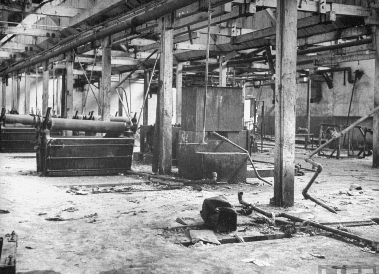 1946年苏军大拆东北设备:拆走大批工厂,繁华工充电线一拖8头图片