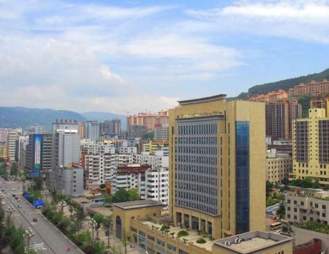 四川这座地市迎来了机场,已经通航,老百姓出行