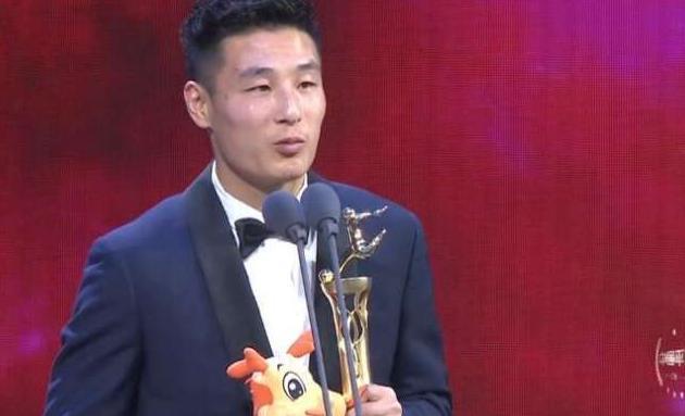 8年随队出征163次, 亚泰球迷王宏飞被评中超最