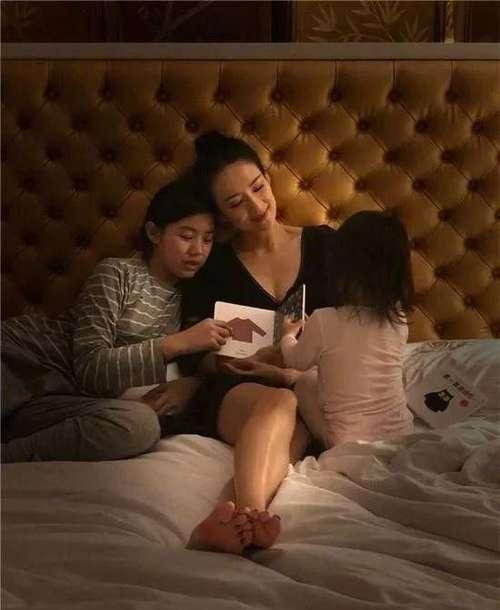 真怀了?40岁章子怡疑怀二胎,近照孕肚明显!网