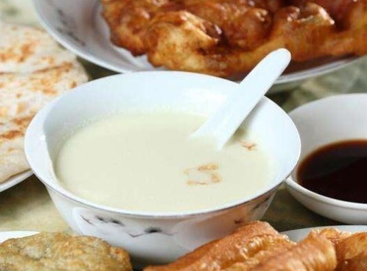 陈波推个小车卖早餐,一月竟然赚了3万元