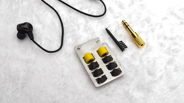 耳塞出街+蓝牙运动,这款耳机换线听玩出花样,