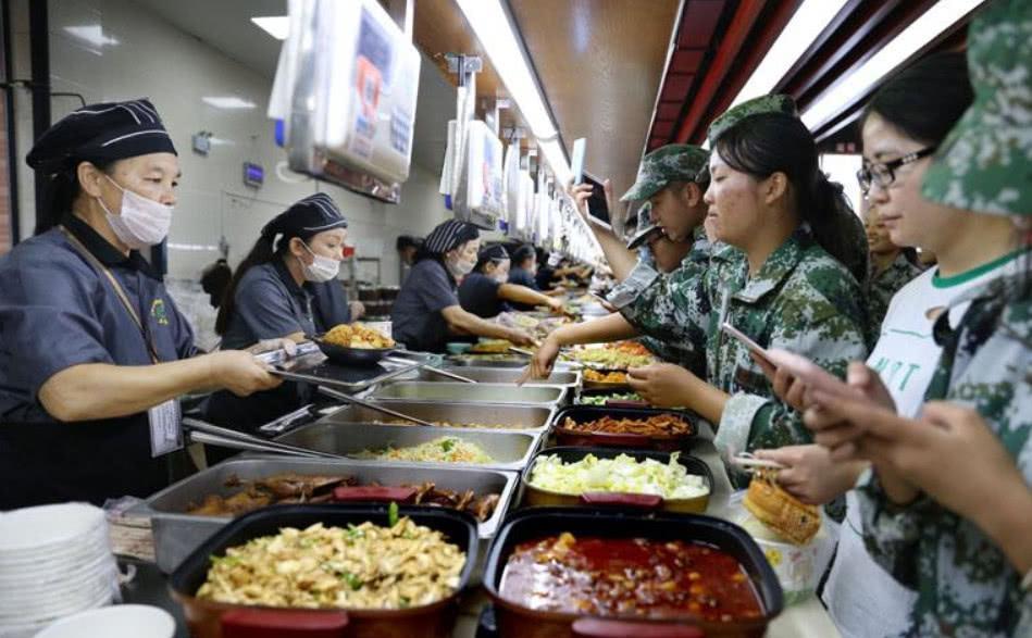 大学食堂为让学生吃早餐,一个鸡蛋一毛钱,你愿