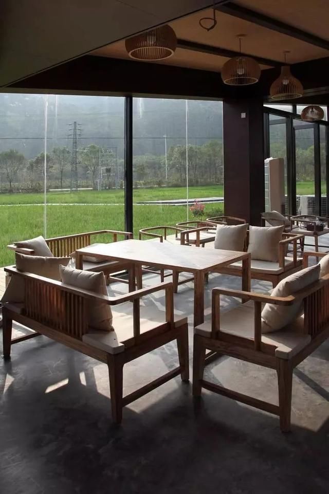 从废弃小学到绝美民宿！千亩稻田环绕、山泉水无边泳池，这间酒店