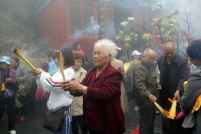 千名香客朝拜老子，助力2018老君山仙境朝圣节!