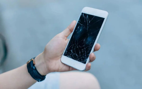 手机屏容易摔碎?科学家用银和石墨烯造出柔性