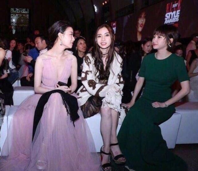 迪丽热巴比baby还大胆,把纹身纹在这个部位?