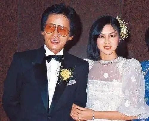 58岁十三姨颜值回春，直播气质出众，泡遍香江富豪如今形单影只