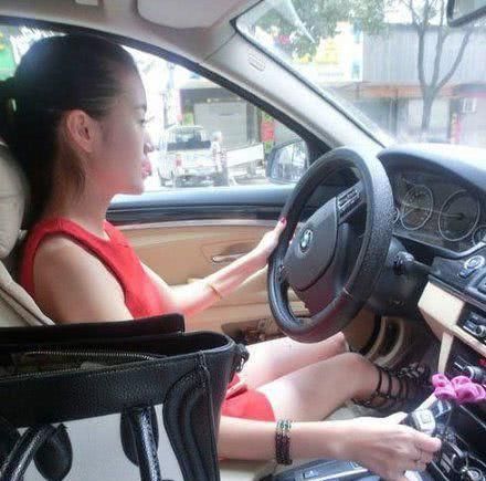 搞笑图片:大妈,对不起我真的忍不住笑了! 龙8国际龙头