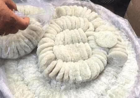 大妈家门口卖这特色小吃,每天限卖2大盆,来晚了想吃喊门也不行