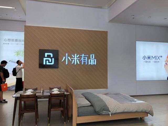 小米之家全球最大旗舰店今日在南京开业 数百