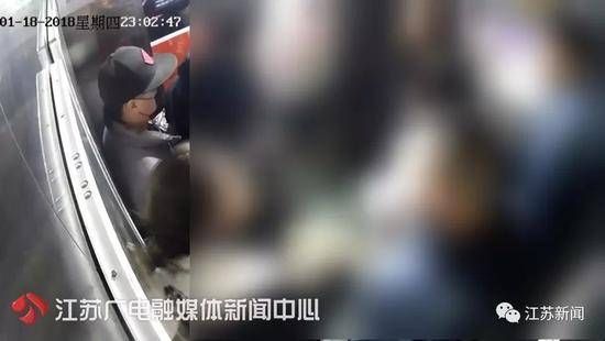 男子提醒朋友其女友劈腿 结果令人意外