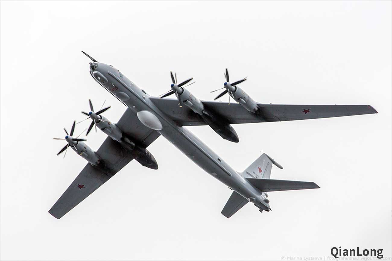 俄罗斯举行海军节阅舰式彩排 海军航空兵在空