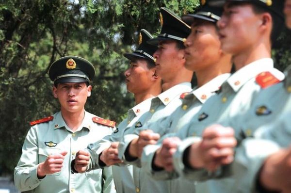 中国第一升旗手，6200次升旗零失误，婉拒高薪不沾“国旗”的光