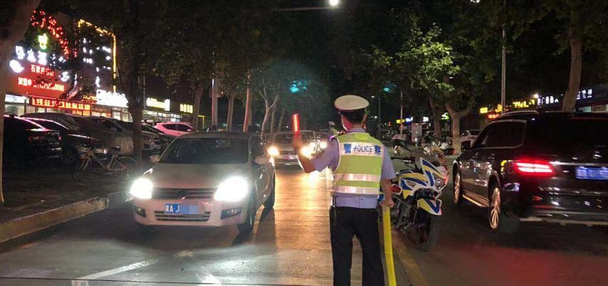 红绿灯下丨为躲检查急中生智甩锅人教悔不二妻子高中必修b数学图片