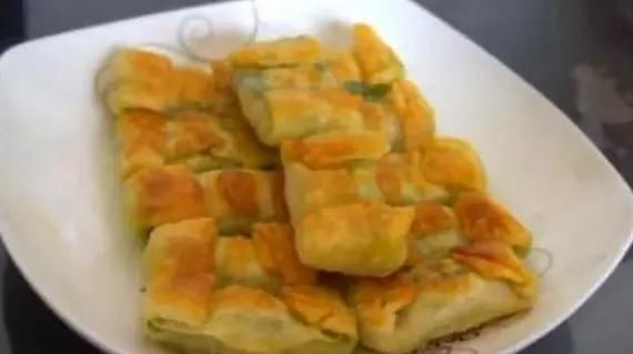 饺子皮不要包饺子了，教你新吃法，咬一口下去满嘴香