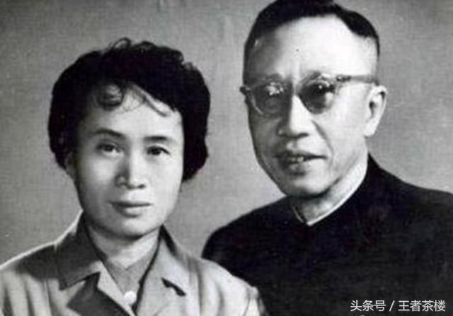 清朝最美格格，因为爱上姐夫终生未嫁，活到2003年被饺子噎死