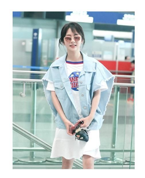 有一种童颜叫谭松韵,周冬雨在她面前都显老!