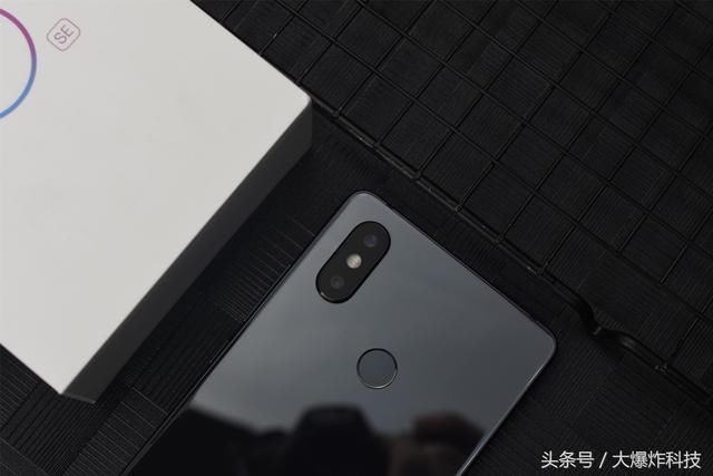 雷总打出硬广告!小米8SE备货充足不难抢:这下