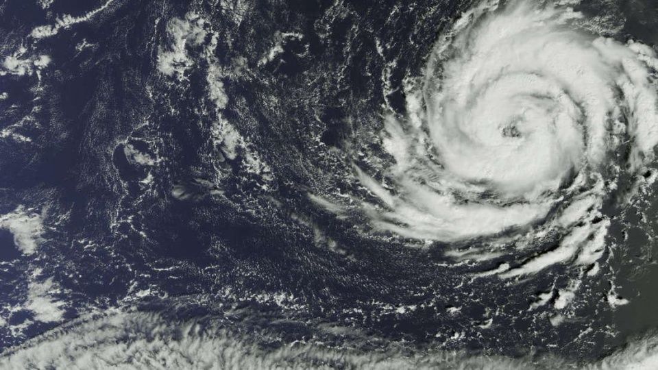 东大西洋史上最强飓风形成!大规模暴风雨即将