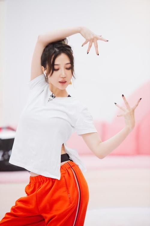 女性的禁区！阿朵再谈被摄像机偷拍裙底事件：这种行为不尊重女性