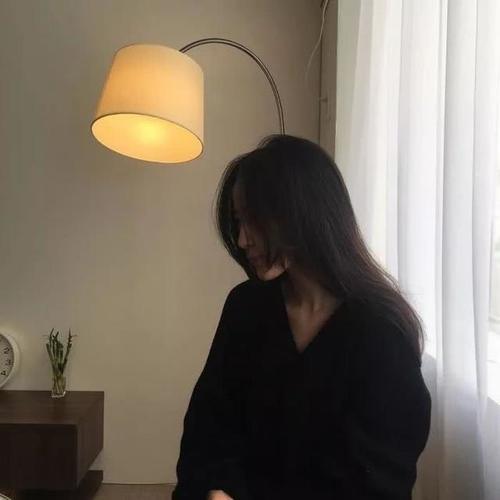 14句抖音上很潮的句子,做个俗人,不谈亏欠,不负遇见