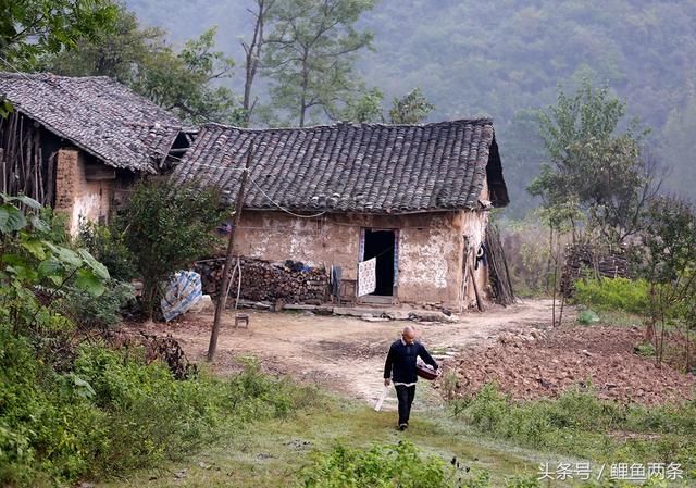 穷小子搭叔叔便车回家，叔叔塞给他一张小纸条，一周后知良苦用心