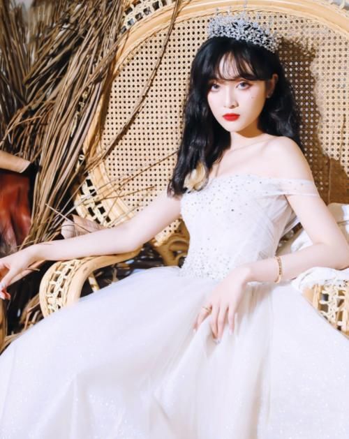 当女星穿上婚纱，喻言特别，白鹿甜美，看到杨紫：甘愿成为你的骑士