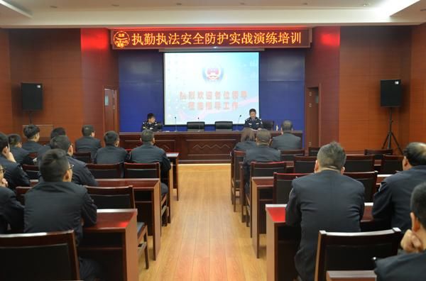 长治县交警开展执勤执法安全防护实战演练培训