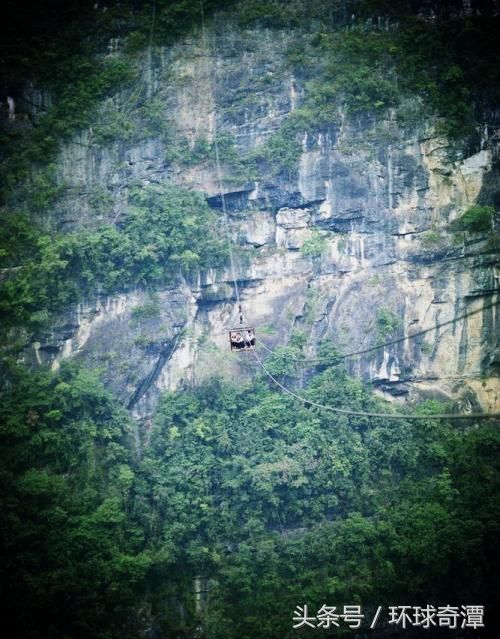 湖北恩施最危险的山村，村民进出全靠“铁篮子”索道