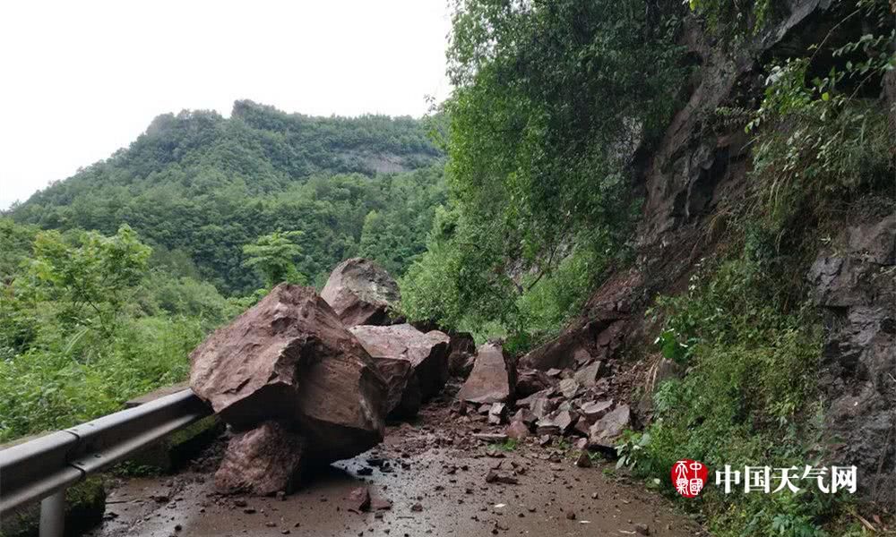 四川遭遇暴雨 多地出现灾情