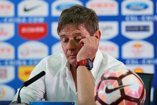 又一中超队或换帅?曝富力主帅通牒高层:若不签